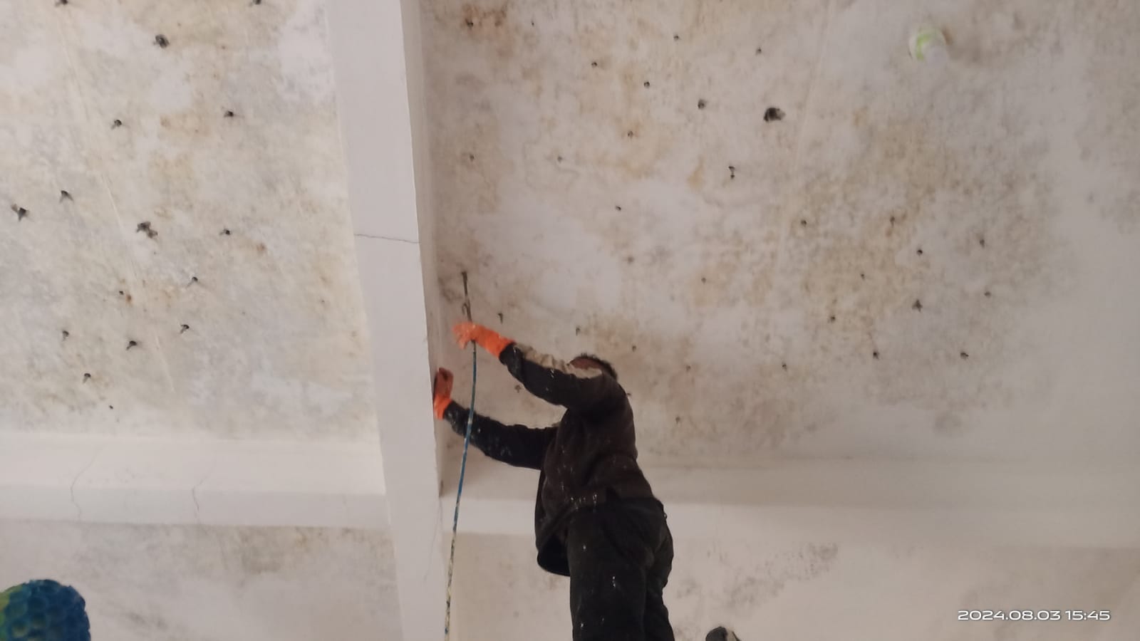 Injeksi beton rembes di area dak SDN 12 Talang ubi Kab Penukal Abab Lematang Ilir (PALI)